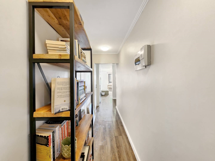 2 Bedroom Property for Sale in Vredehoek Western Cape